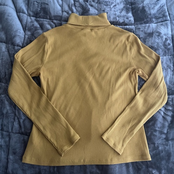 Old navy turtleneck - Picture 4 of 4